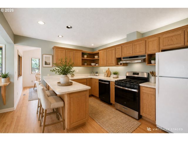 84 GREEN Ln, Eugene, OR 97404