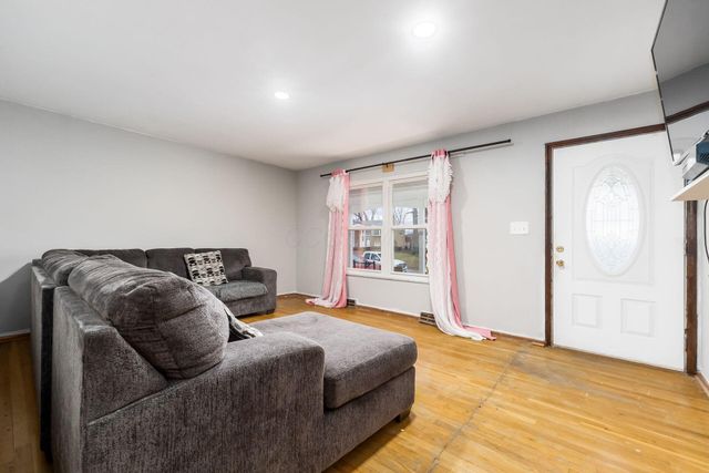 893 Hunt Valley Drive, Reynoldsburg, OH 43068