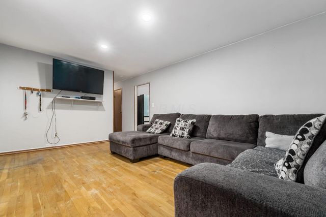 893 Hunt Valley Drive, Reynoldsburg, OH 43068