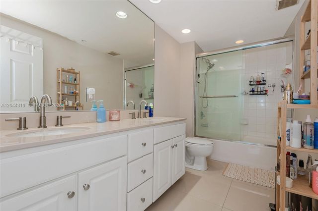 2000 N Bayshore Dr 516, Miami, FL 33137