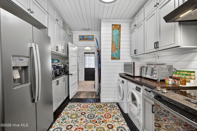 704 Carolina Beach Avenue S, Carolina Beach, NC 28428