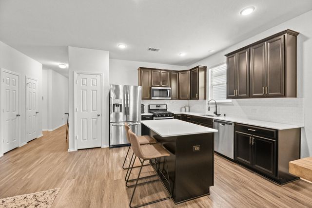 2340 N Amber Ruse Court, Conroe, TX 77304