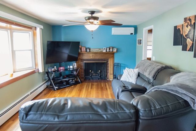 97 Pondview Dr, Chicopee, MA 01020