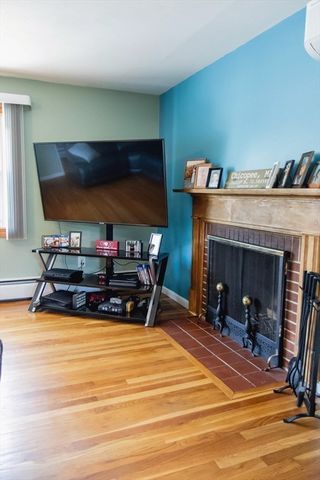 97 Pondview Dr, Chicopee, MA 01020