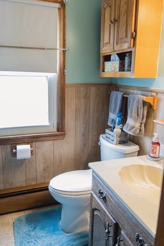 97 Pondview Dr, Chicopee, MA 01020
