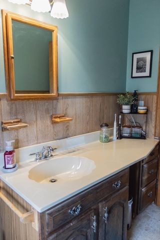 97 Pondview Dr, Chicopee, MA 01020