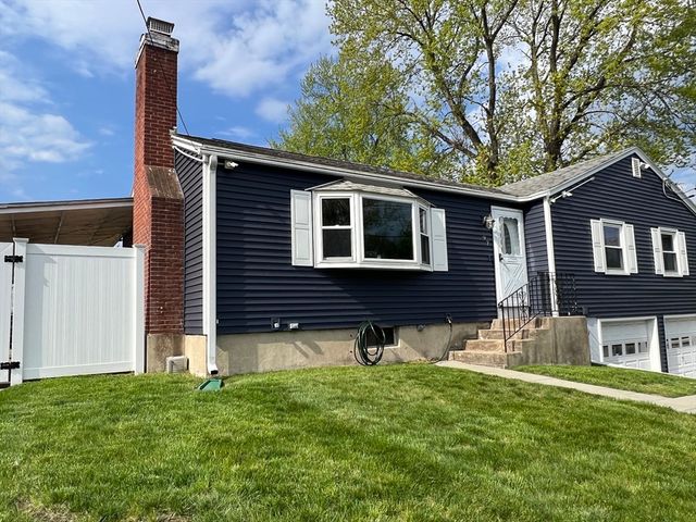 97 Pondview Dr, Chicopee, MA 01020
