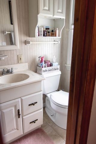 97 Pondview Dr, Chicopee, MA 01020