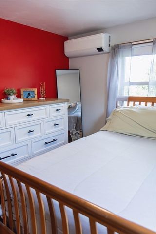 97 Pondview Dr, Chicopee, MA 01020