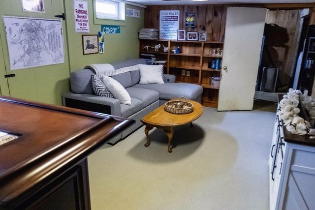 97 Pondview Dr, Chicopee, MA 01020