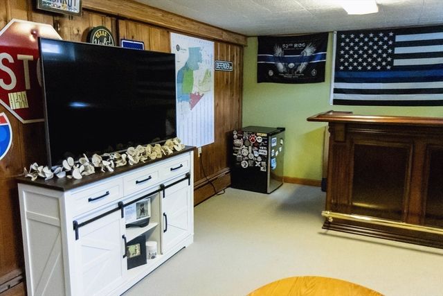 97 Pondview Dr, Chicopee, MA 01020
