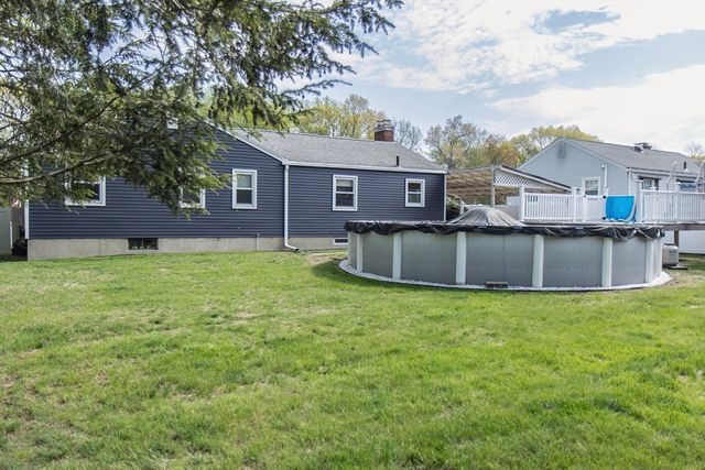 97 Pondview Dr, Chicopee, MA 01020
