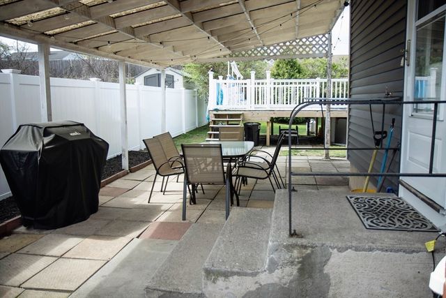 97 Pondview Dr, Chicopee, MA 01020
