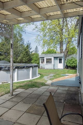 97 Pondview Dr, Chicopee, MA 01020