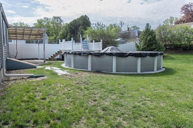 97 Pondview Dr, Chicopee, MA 01020