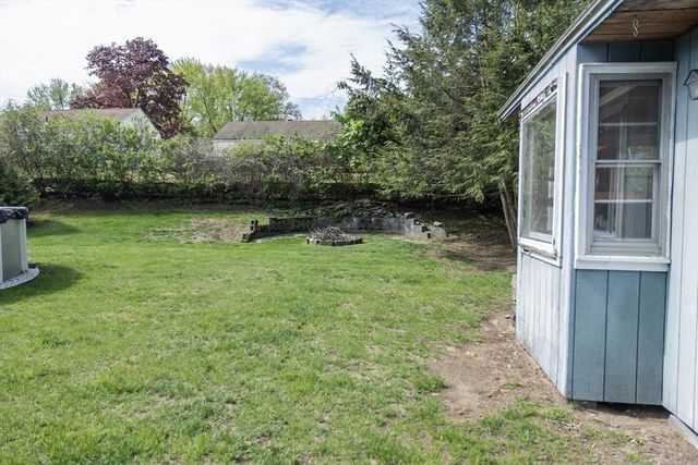 97 Pondview Dr, Chicopee, MA 01020