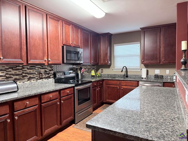 104 Arbor Creek, Warner Robins, GA 31093