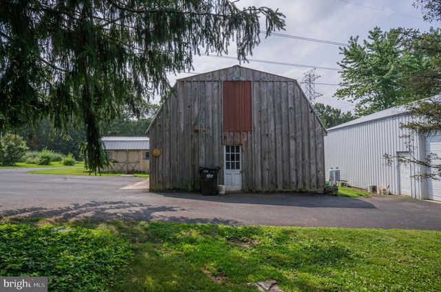 1990 GRANT RD, Coopersburg, PA 18036