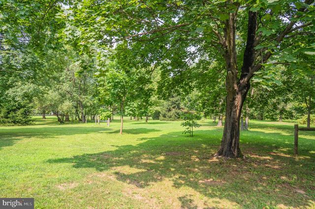 1990 GRANT RD, Coopersburg, PA 18036
