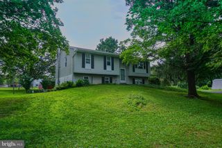1990 GRANT RD, Coopersburg, PA 18036