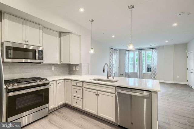 10720 PRESIDENTIAL PKWY, Upper Marlboro, MD 20772