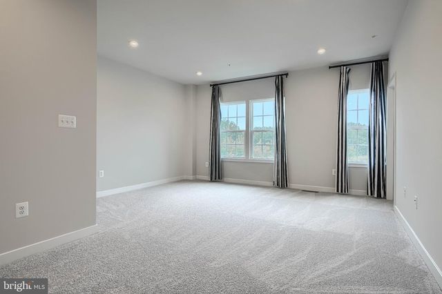 10720 PRESIDENTIAL PKWY, Upper Marlboro, MD 20772