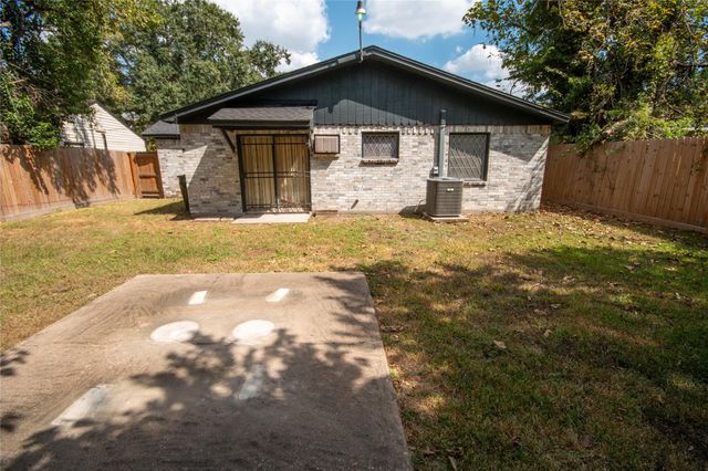 10009 Lonallen Street, Houston, TX 77088
