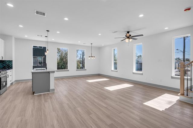 5303 Kindred Garden Lane A, Houston, TX 77091