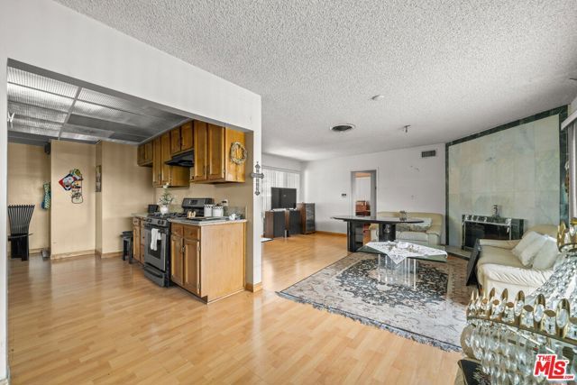 7351 Zelzah Avenue, Los Angeles, CA 91335