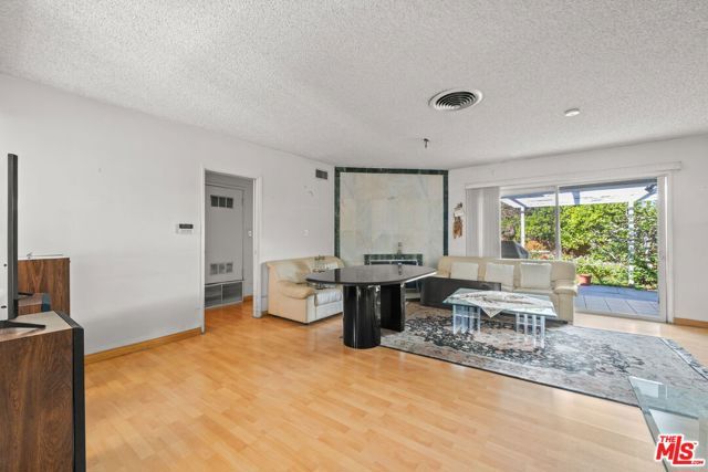 7351 Zelzah Avenue, Los Angeles, CA 91335