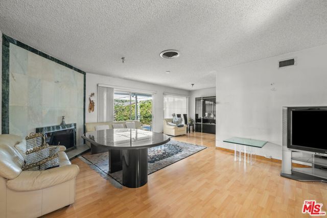 7351 Zelzah Avenue, Los Angeles, CA 91335
