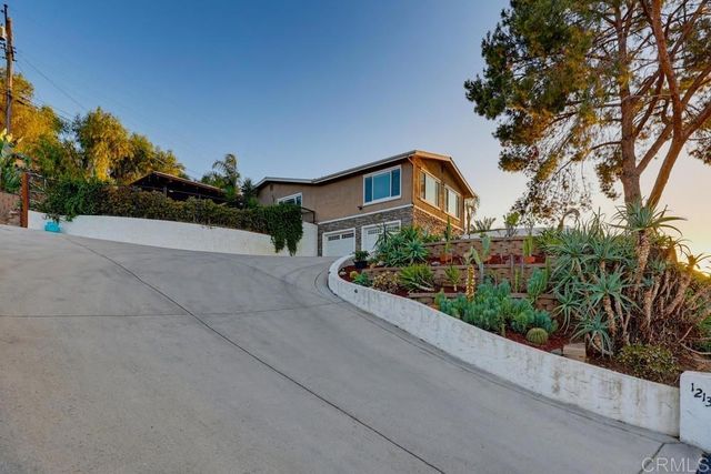 12139 Valhalla Drive, Lakeside, CA 92040