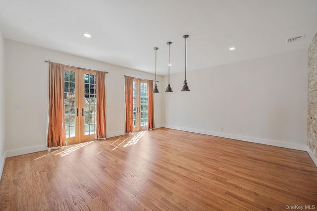 368 Main Street, Setauket, NY 11733