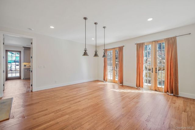 368 Main Street, Setauket, NY 11733