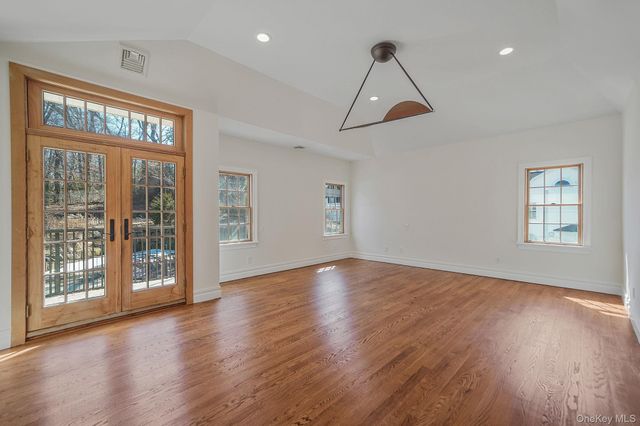 368 Main Street, Setauket, NY 11733