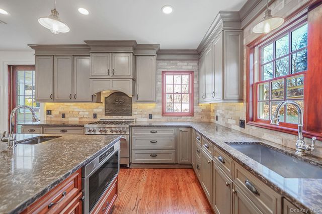 368 Main Street, Setauket, NY 11733