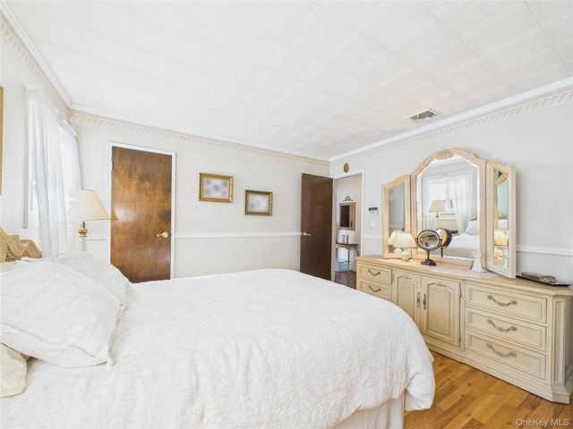 5 Gristmill Drive, Kings Park, NY 11754