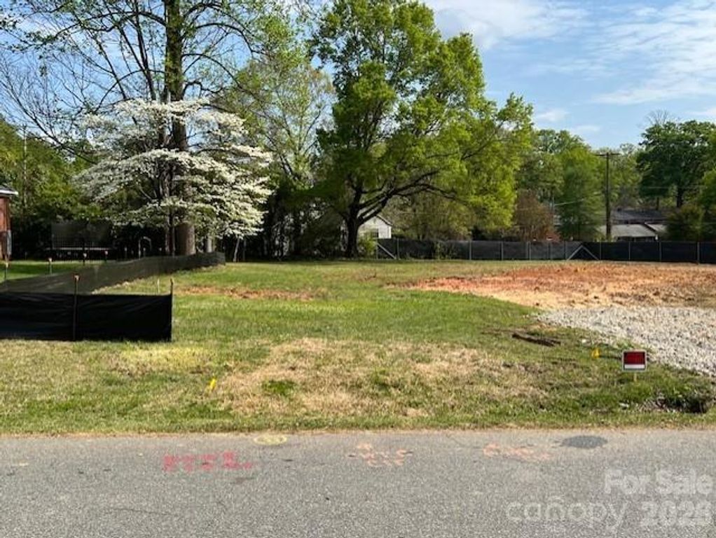 110 Heathwood Road, Charlotte, NC 28211