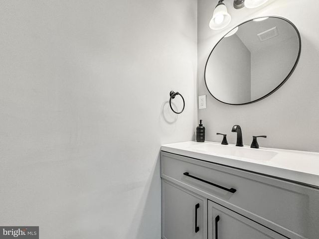 6621 HALLWOOD AVE, Falls Church, VA 22046