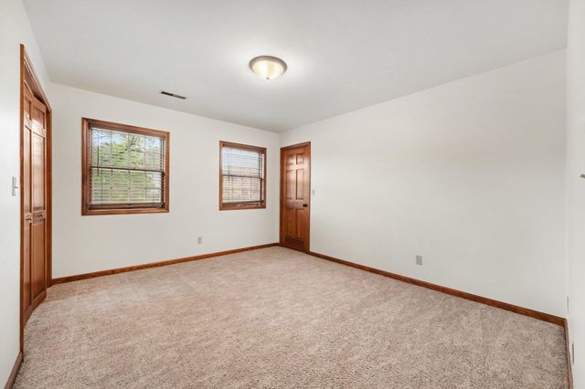 433 Brookshire Court, Valparaiso, IN 46385