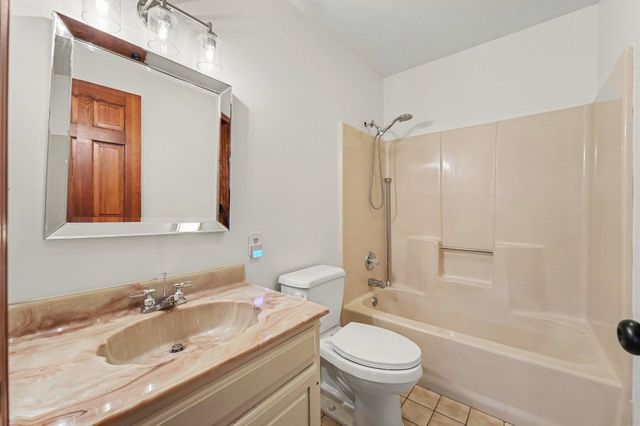 433 Brookshire Court, Valparaiso, IN 46385