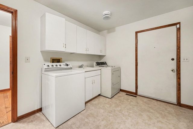 433 Brookshire Court, Valparaiso, IN 46385