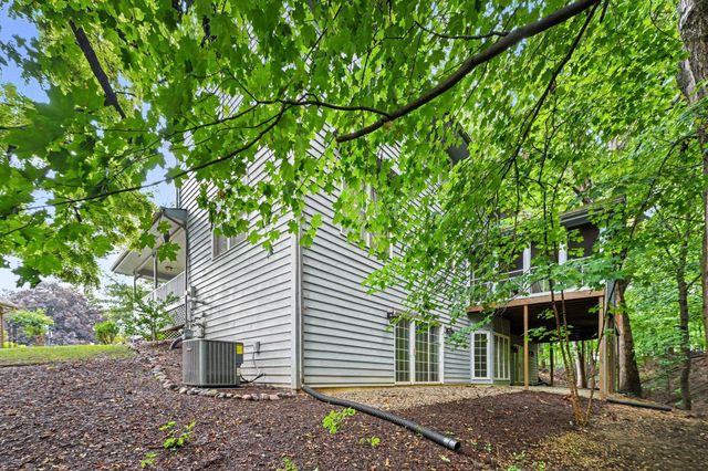 433 Brookshire Court, Valparaiso, IN 46385