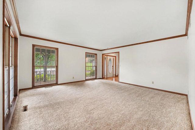 433 Brookshire Court, Valparaiso, IN 46385