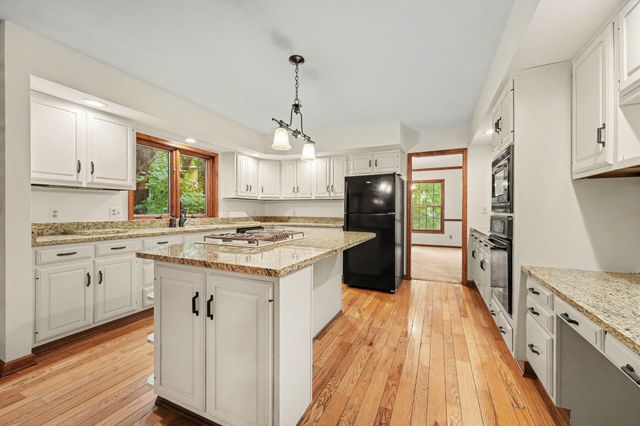 433 Brookshire Court, Valparaiso, IN 46385