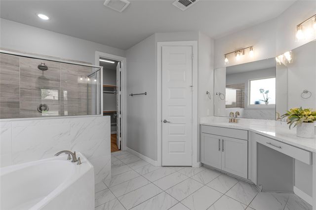 11 Winter Thicket Place, The Woodlands, TX 77375