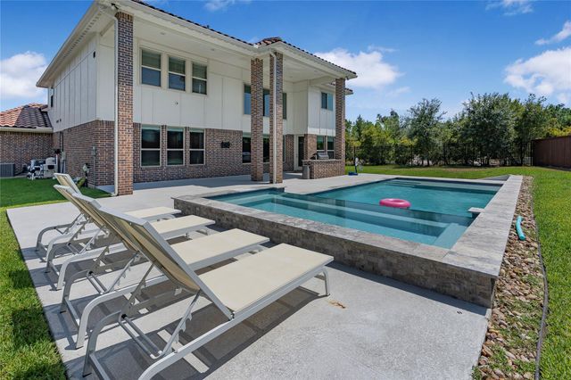 11 Winter Thicket Place, The Woodlands, TX 77375