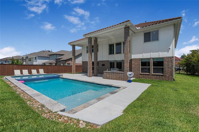 11 Winter Thicket Place, The Woodlands, TX 77375