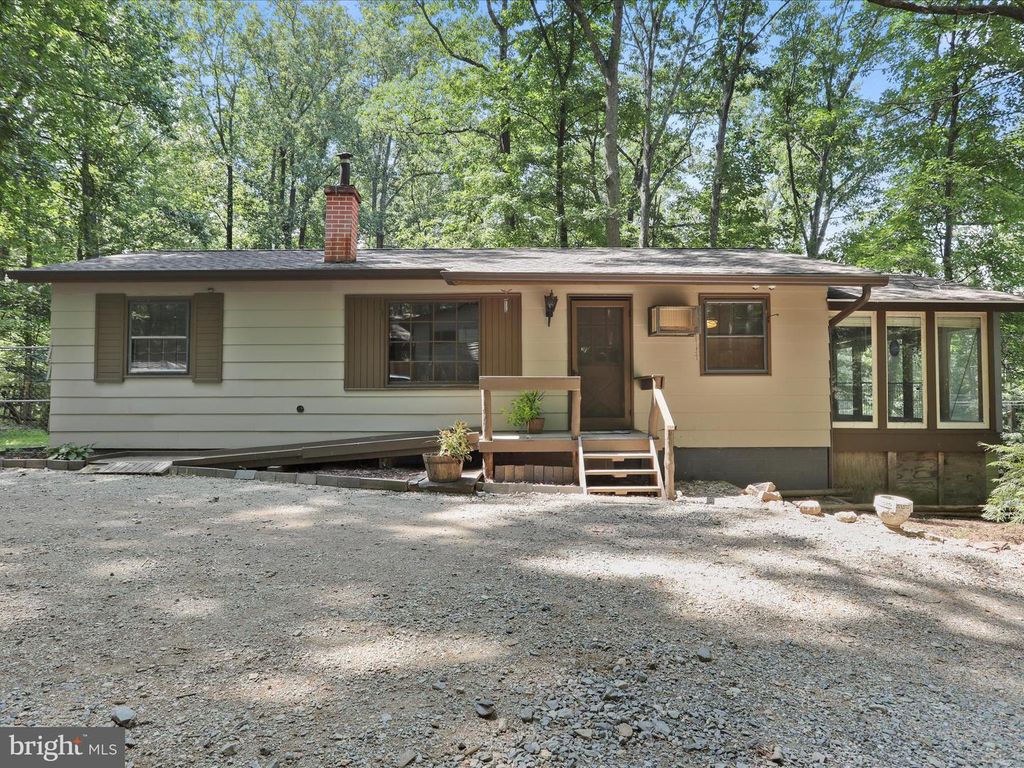214 SOUR MASH RD, Harpers Ferry, WV 25425