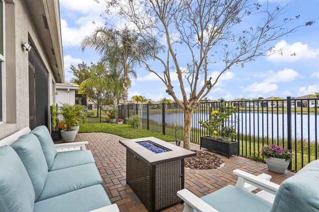 12180 SW Jasper Lake Way, Port St Lucie, FL 34987